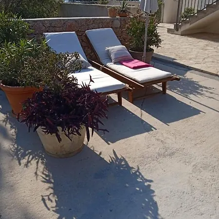 Nila Sveta Nedelja (Hvar)