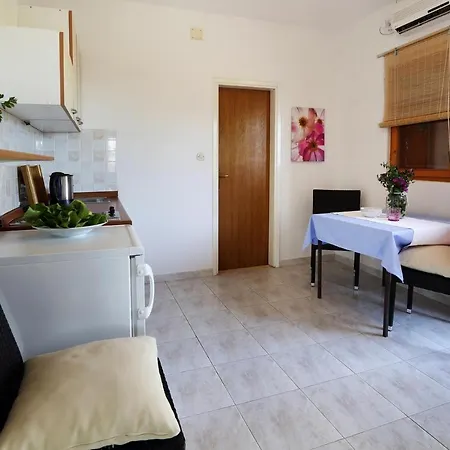 Nila Guest house
