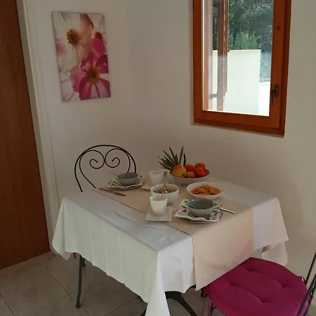 Nila * Sveta Nedelja (Hvar)