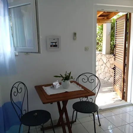 Nila * Sveta Nedelja (Hvar)