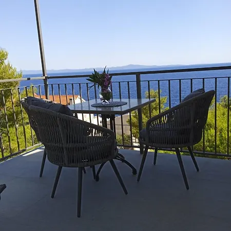 Nila * Sveta Nedelja (Hvar)