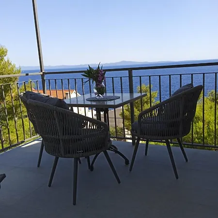 Nila 3* Sveta Nedelja (Hvar)