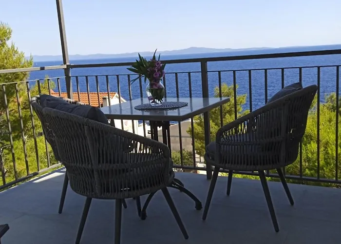 Nila 3* Sveta Nedelja (Hvar)