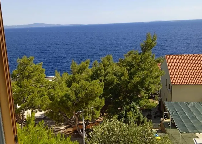 Nila 3* Sveta Nedelja (Hvar)